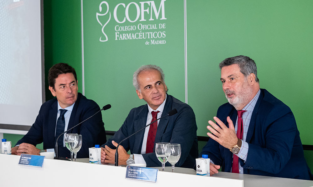 Manuel Martínez del Peral Mayor, Presidente del COFM, Enrique Ruiz Escudero, Consejero de Sanidad y Rafael Barberá, Director General de Madrid Excelente