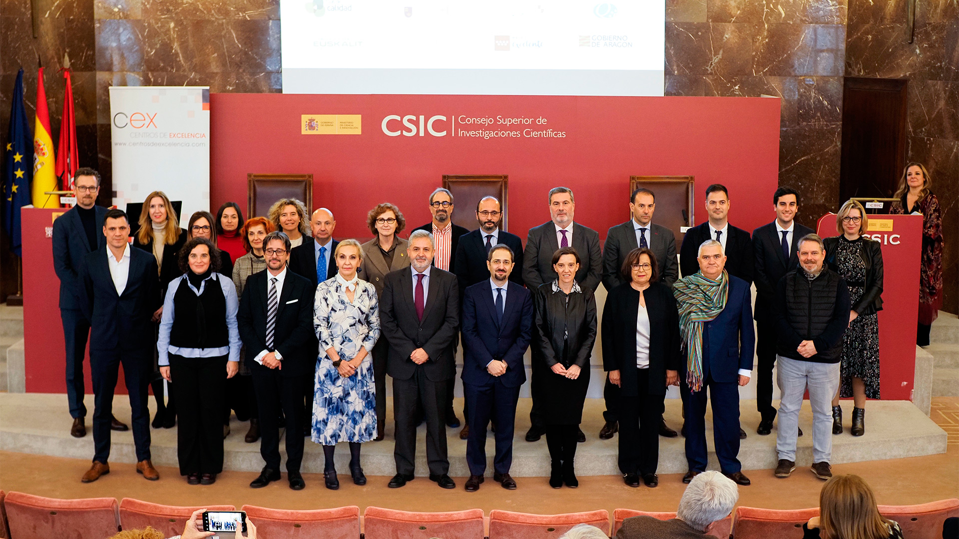 Los ganadores de los Premios QIA 2022 fase nacional, con el viceconsejero de Economía, la vicepresidenta del CSIC y el presidente de los CEX.