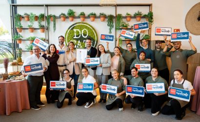 La Comunidad de Madrid otorga el sello Madrid Excelente a DO EAT!, que amplía su equipo a 500 empleados y se consolida como referente del ‘Fast Good’ saludable en la región.
