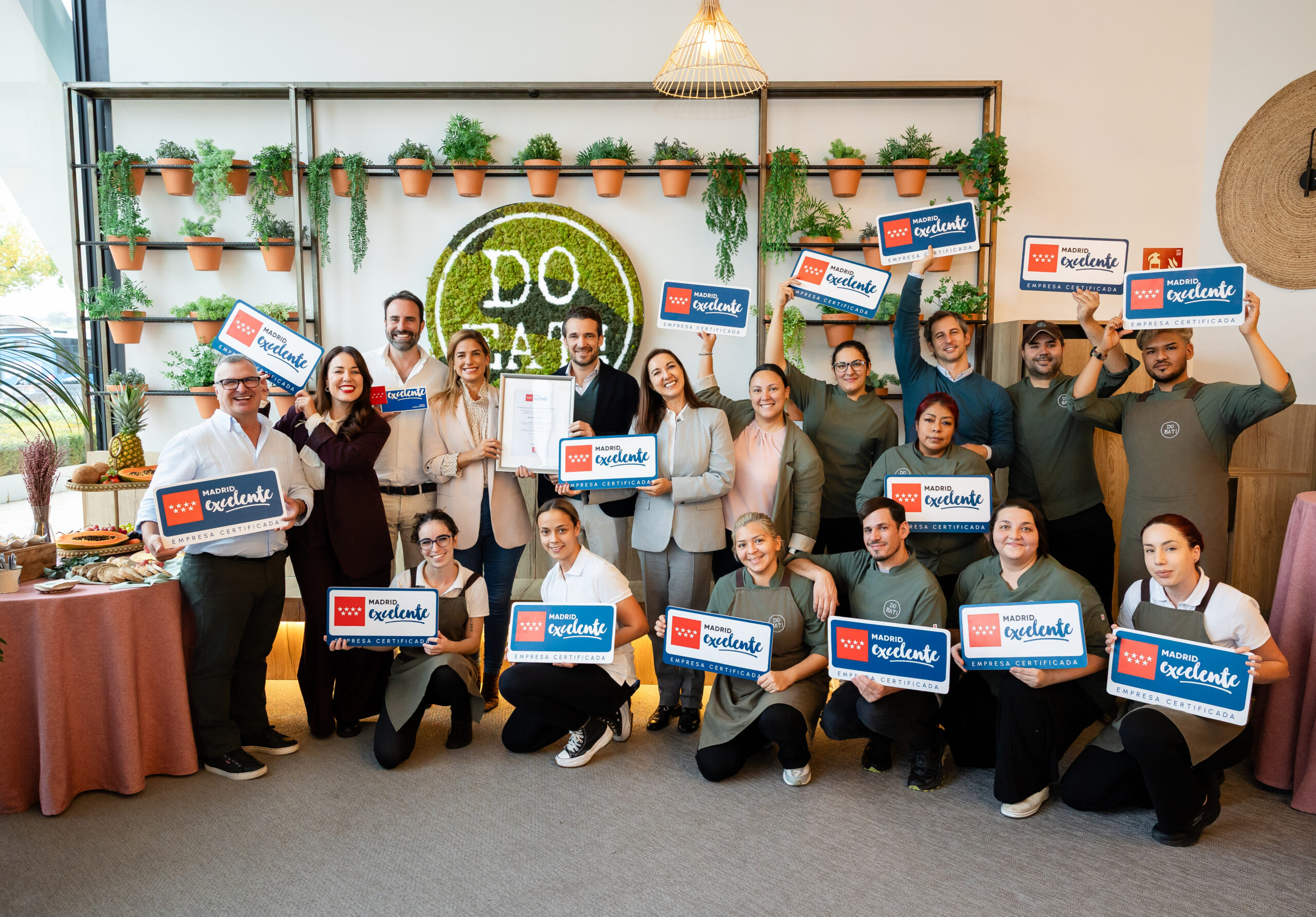 La Comunidad de Madrid otorga el sello Madrid Excelente a DO EAT!, que amplía su equipo a 500 empleados y se consolida como referente del ‘Fast Good’ saludable en la región.