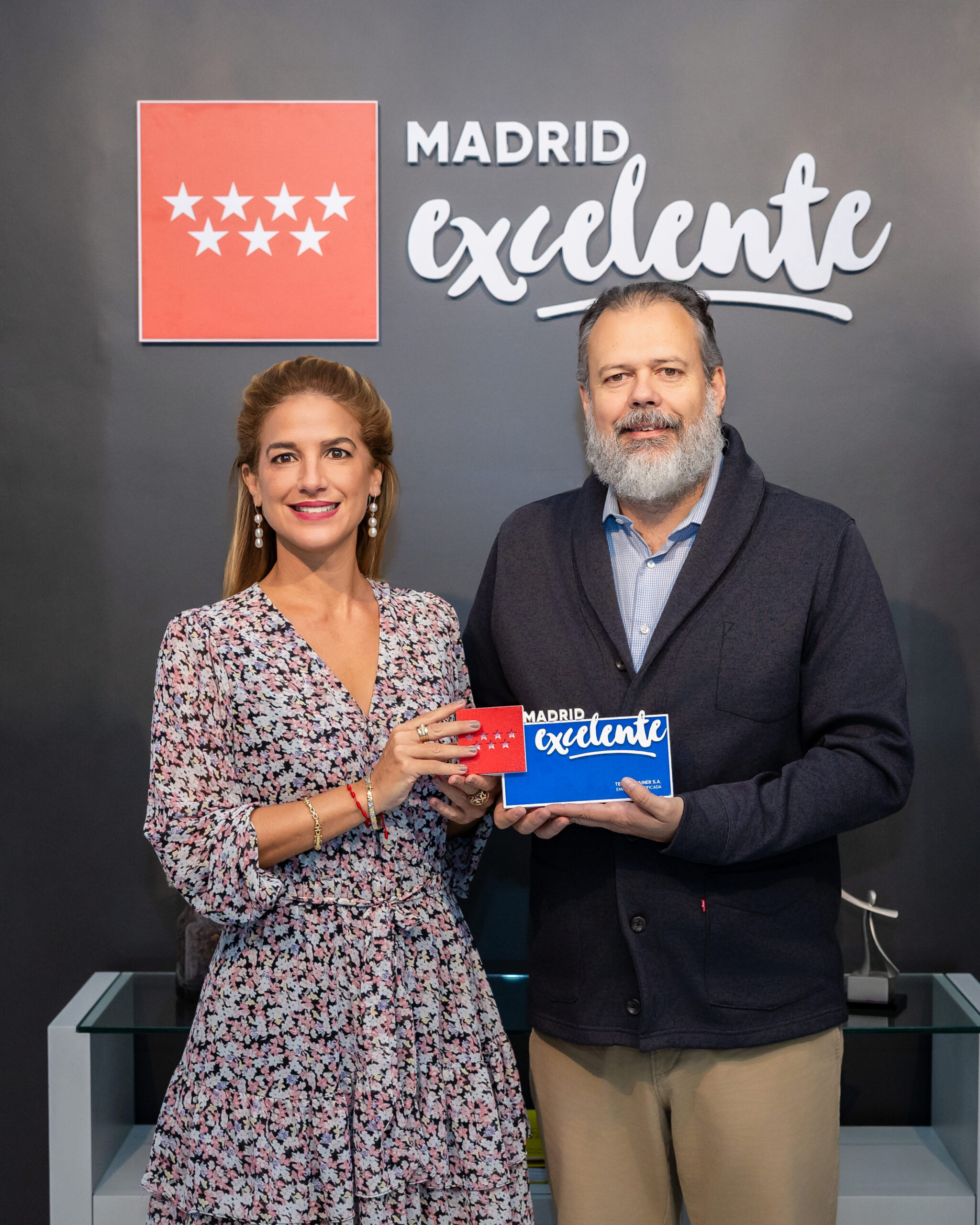 Madrid Excelente reconoce a TEC Container, una empresa madrileña que impulsa con talento e innovación la electrificación de los puertos.